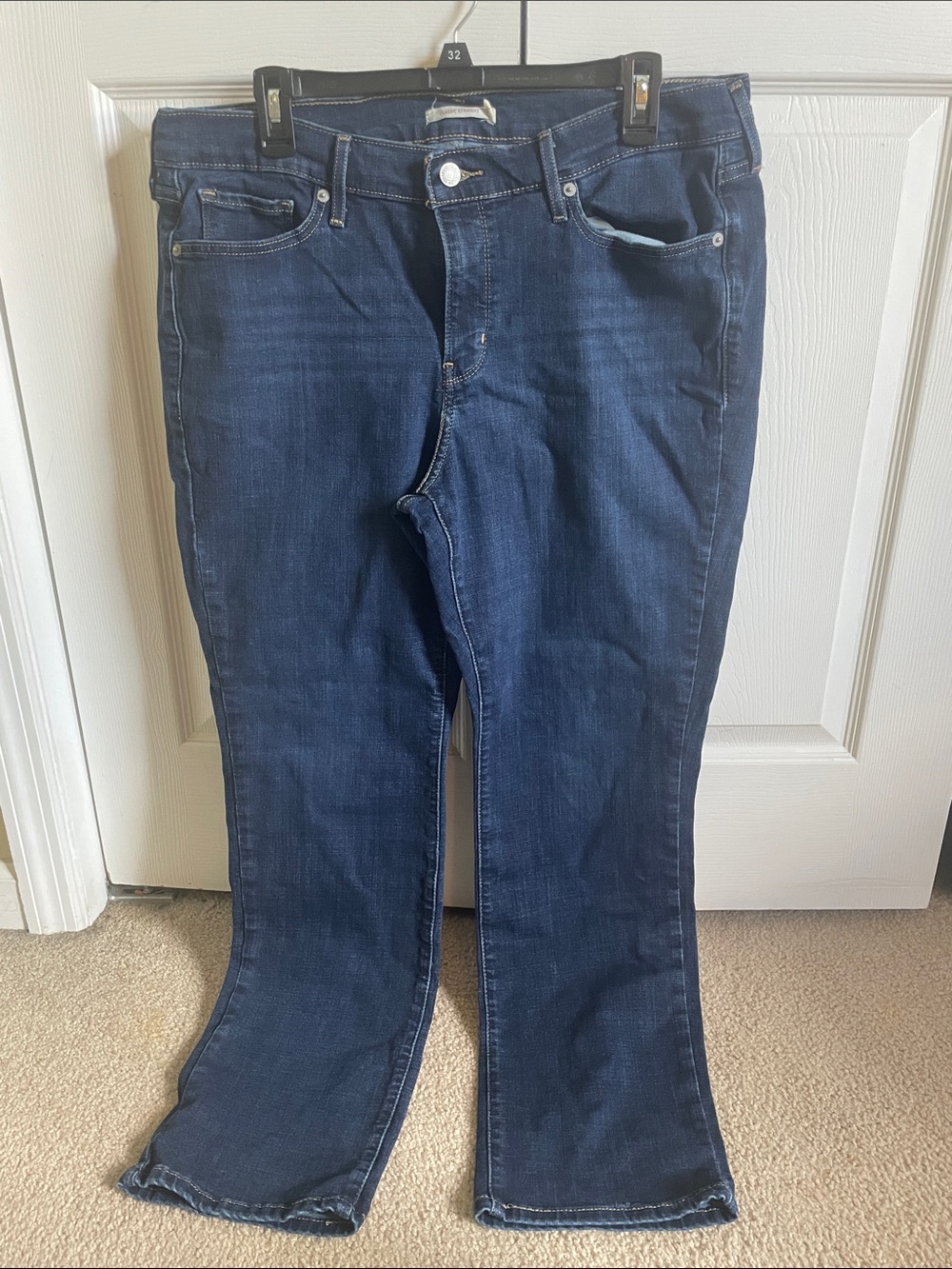 LEVI’s Classic Straight Women’s Jeans 16